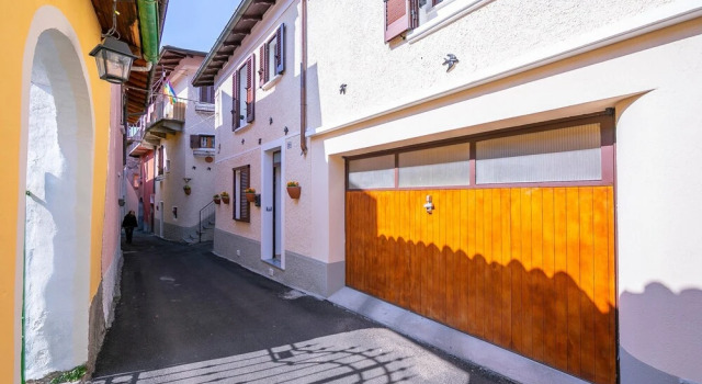 Casa Rondinelle in Castelveccana Old Town, Rezervați Hotel Castelveccana 