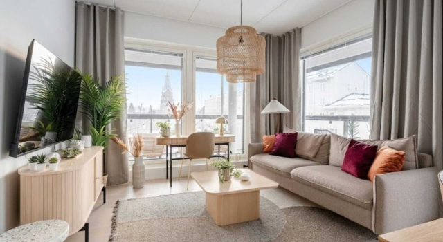 Апартаменты Deluxe с балконом New 2BR Apt with Balcony, Sauna & Great Location