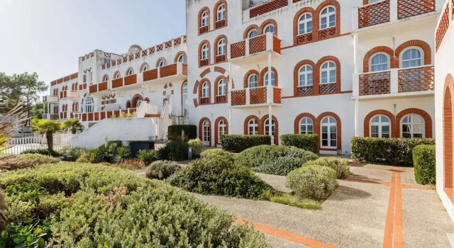 Апартаменты Stay Steps From the Atlantic Sands