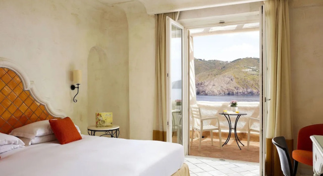 Номер Comfort Therasia Resort Sea and SPA - The Leading Hotels of the World