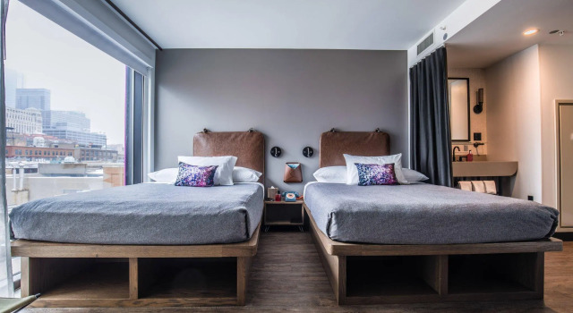 Четырёхместный номер Standard Moxy Chicago Downtown