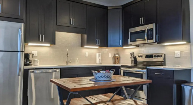 Апартаменты Trendy Downtown Condo-Walk to it ALL Capri 315