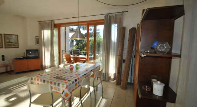 In vacation residence , 40 mt from the sea, apartment for 4-6 people, on the first floor with terrac-Villa Marina - INT. 6 trilo Ponente