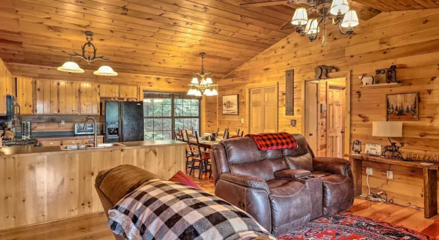 Cozy Cherry Log Cabin ~ 10 Mi to Mercier Orchards, Reserva ahora Hotel Cherry Log Georgia