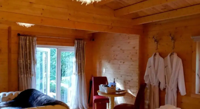 Swan Lodge With Hot Tub, Sauna and Treatments, Rezervați Casă de vacanță Doncaster 