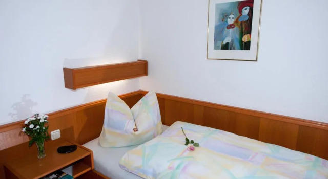 Pension Cafe Suzette, Book Hotel Gotha Luther Trail