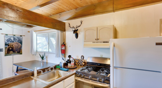 Коттедж A-frame Home w/ 3 Decks & Lake Arrowhead Views!