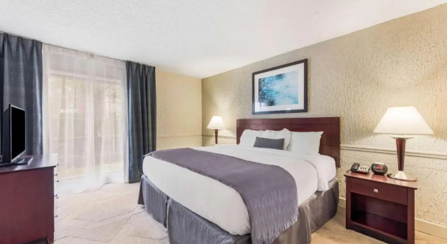 Двухместный люкс Deluxe The Blu Hotel Blue Ash Cincinnati, an Ascend Collection Hotel