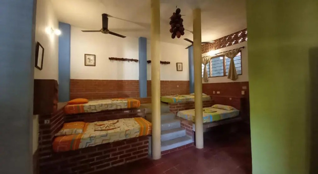 Кровать в общем номере (женский номер) Hostal La Casa de Felipe