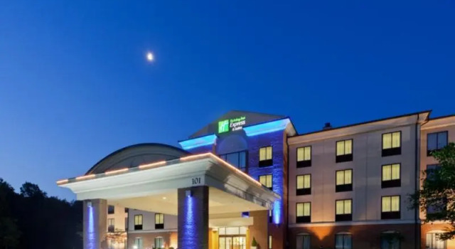 Run of House Holiday Inn Express Hotel & Suites-North East by IHG