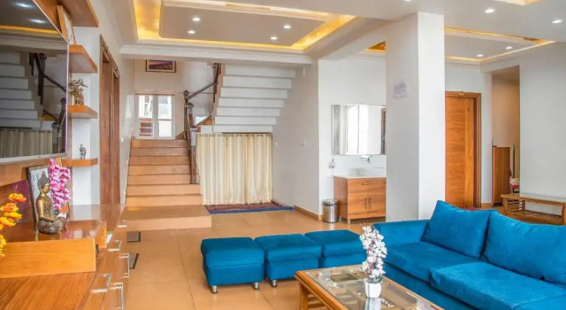 The White Haven Homestay I Rooms & Kitchen