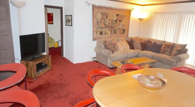 Lakeview 826 #109 - 2 Br Condo