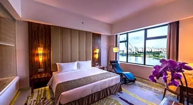 Göl manzaralı Standart club oda Zenith Hotel Putrajaya