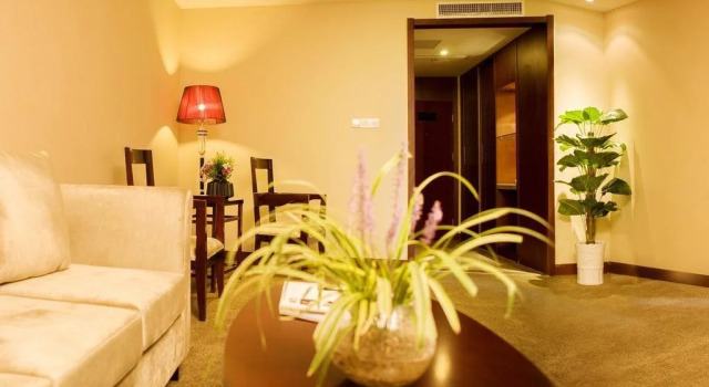 Round Hotel, Buchen Sie Hotel 4-Sterne-Hotels in Chalukou, 4*