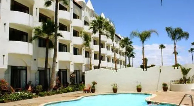 Кровать в общем номере Corona Hotel & Spa