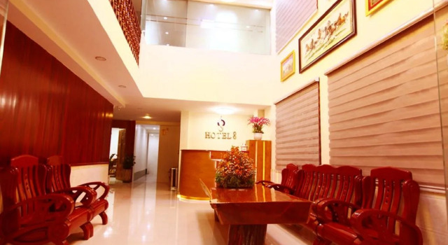 Hotel 8