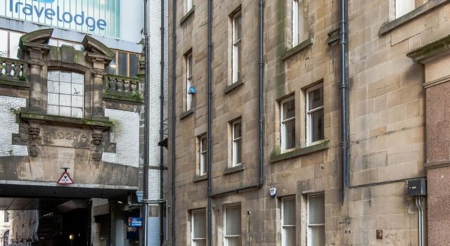 Travelodge Edinburgh Central Princes Street Hotel, Забронировать Отель Эдинбург Midlothian, рядом с Национальный музей Шотландии