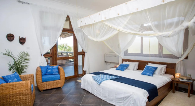 Villa Nyangumi, Reservar Vila Sara 