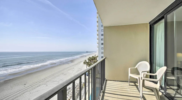 Апартаменты с 2 комнатами с балконом Oceanfront Vacation Rental in Murrells Inlet!