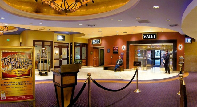 Harrahs Reno, Забронировать Отель Отели и гостиницы Рино, рядом с Арка Рено, Отель