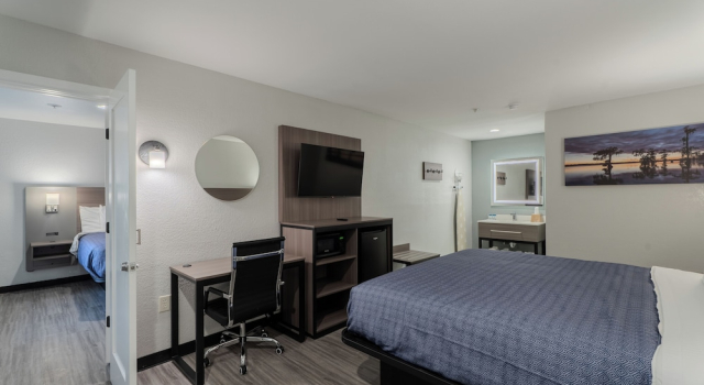 Четырёхместный номер Standard Executive Inn of Arlington, Near AT&T Stadium