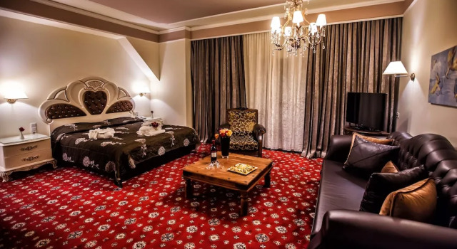 Люкс с балконом Kouros Hotel
