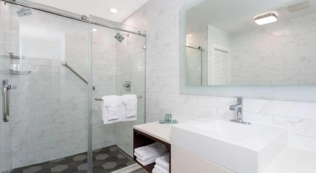 Четырёхместный семейный люкс Best Western Seaside Inn