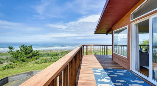 Mckinleyville Getaway w/ Hot Tub & Ocean Views!, Забронировать Дом для отпуска Мак-Кинливилл Humboldt County
