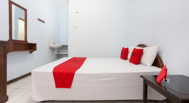 RedDoorz near Plaza Araya, Prenota Hotel Malang East Java