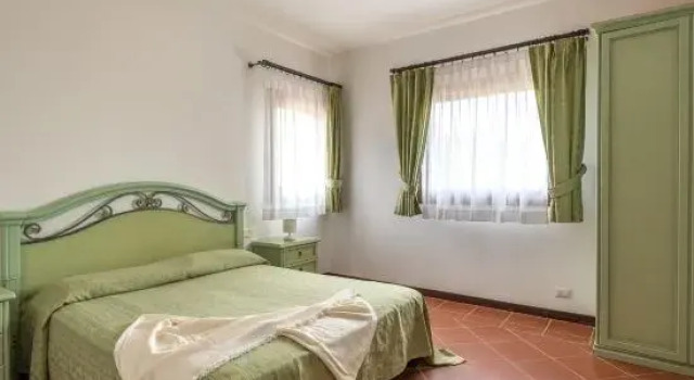 Апартаменты Charming Small Villa 4VIN Bella villetta Sleeps 4 with pool