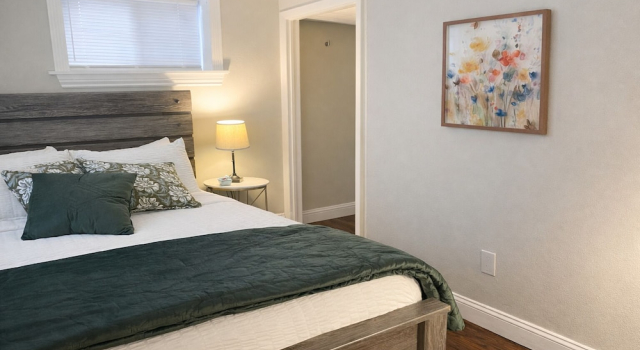 Hytte UNC Hideaway King Beds, Backyard & Bicycles
