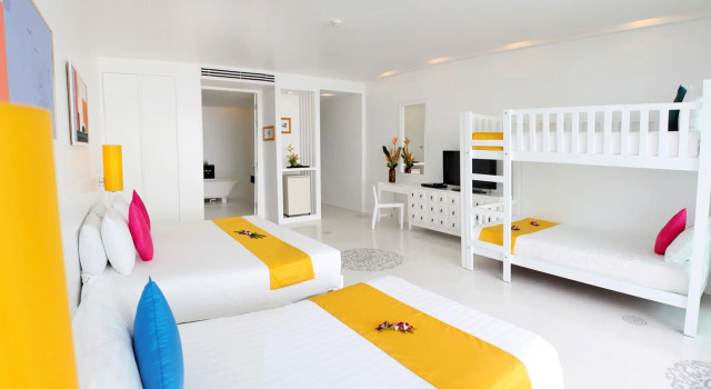 Номер Serene Wing Deluxe Family The Old Phuket - Karon Beach Resort