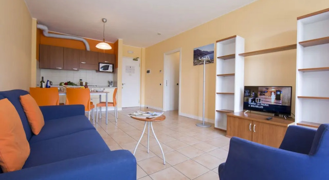 Modern Furnished Apartment With air Conditioning, Book Apartment Hotels in Porlezza with Parking, Parking