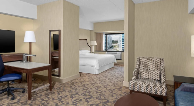Guest Room Sheraton Lincoln Harbor Hotel