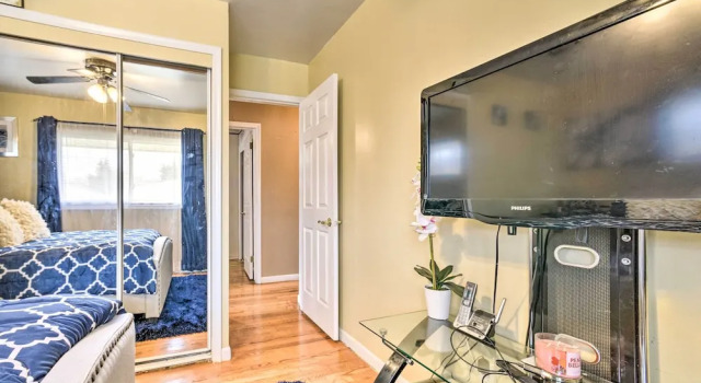 Detroit Home w/ Pool & Yard, 15 Mi to Downtown!, Забронировать Дом для отпуска Виллы Редфорд, Вилла