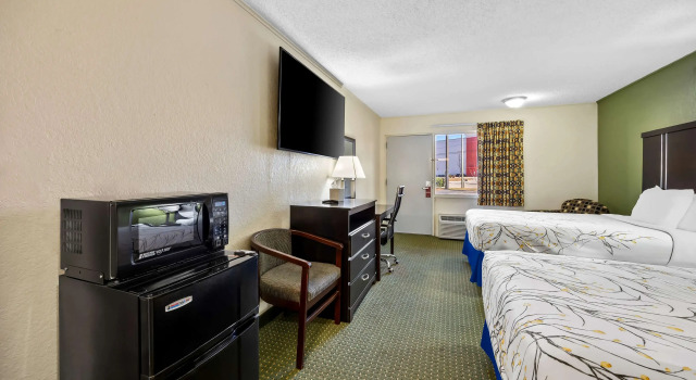 Четырёхместный номер Standard Americas Best Value Inn Ft. Jackson