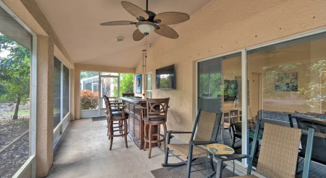 Breezy Gulf Coast Getaway ~ 4 Mi to Beach Park, Забронировать Дом для отпуска Порт-Шарлотт Southwest Florida, рядом с Парк Ollie's Pond