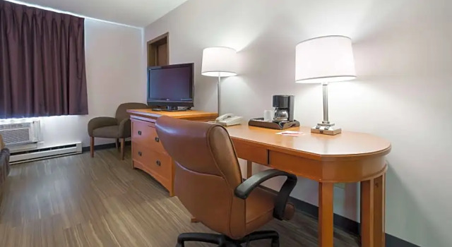 Четырёхместный люкс Econo Lodge Inn & Suites Escanaba North