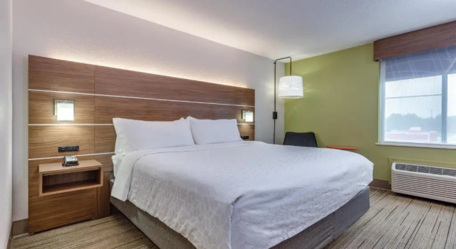 Люкс Holiday Inn Express Scottsburg by IHG