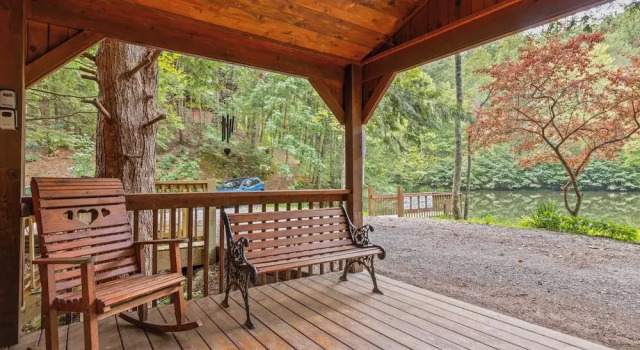 Lakeside Cabin w/ Hot Tub, Fireplace Near Dollywood & Trails Smoky Shores Retreat by Avantstay