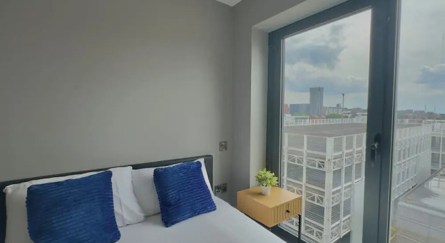 Апартаменты Executive Monarchs Quay Arena Apartments by Happy Days
