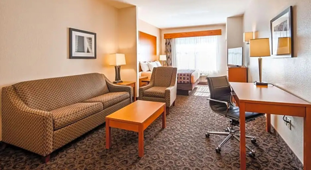 Люкс Best Western Plus Rose City Conference Center Inn