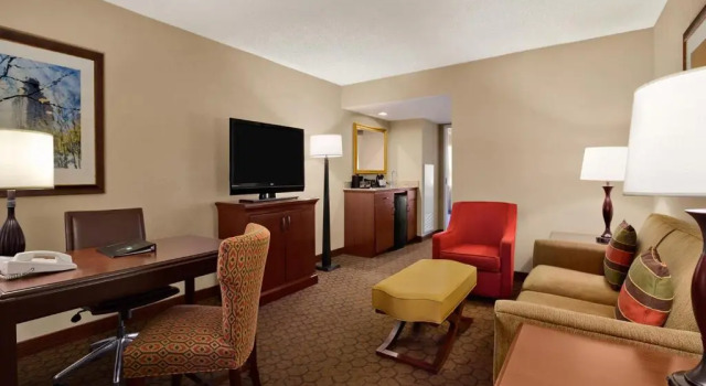 Двухместный люкс Premium с 2 комнатами Embassy Suites by Hilton Austin Arboretum