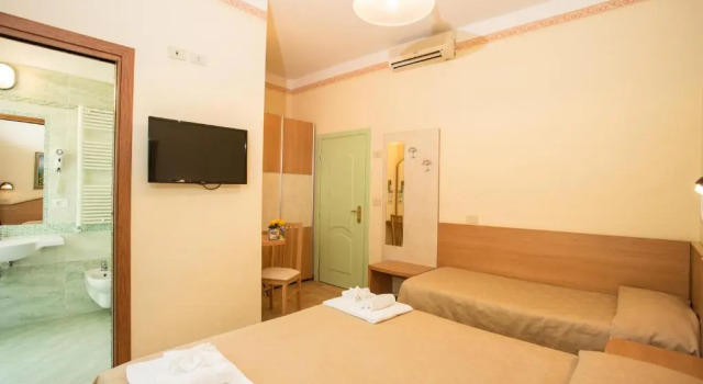 Трёхместный номер Standard с балконом Albergo Ristorante Pozzi