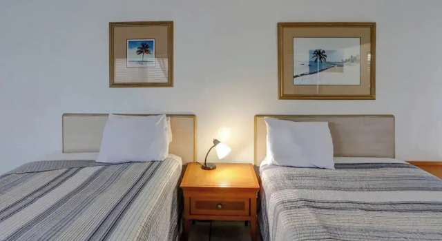 Четырёхместная студия Richards Motel Courtyard