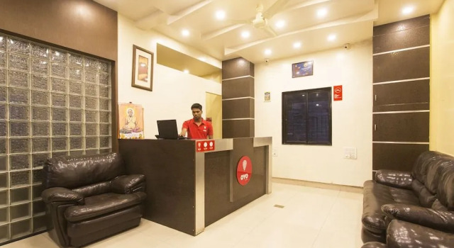 OYO 11091 Hotel Silver Court, Забронировать Отель Отели штата Махараштры 3 звезды, 3*