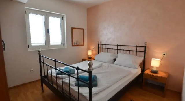 Spacious Apartment With Loggia, Забронировать Апартаменты/квартира Отели Ровинь с парковкой, рядом с Пристань для яхт Ровиня, Парковка