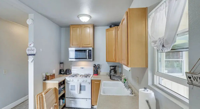 Коттедж 2 Mi to Dtwn Atascadero! Cozy Cottage w/ Yard
