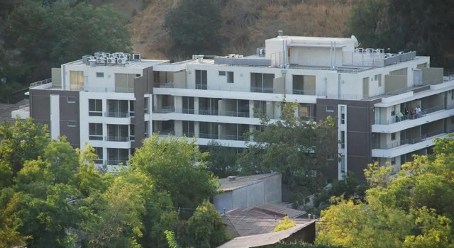 Red Velvet  Apartment