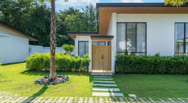 Семейный люкс с балконом и с видом на сад The Season Resort